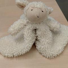 Plyšová facka Mouton blanc, jak nahlášeno IKEA Brest Guipavas pomocí iLost