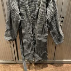 Fürdőköpeny, amint azt Van der Valk Hotel Apeldoorn - De Cantharel az iLost segítségével jelentette.