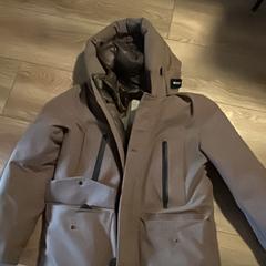 Bruine jas Woolrich, segons s'ha informat a iLost