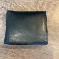 Pénztárca, amint azt Gemeente Amsterdam - Bureau Gevonden Voorwerpen az iLost segítségével jelentette.