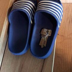 Badslippers en sleutels, gisa salatu by Attractie- & Vakantiepark Slagharen iLost erabiliz