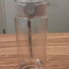 Dricksflaska Weiß Hello Water, rapporterat av Wilmering Vechta med iLost