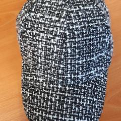 Baseball pet zwart wit geruit, som rapportert av Connexxion Zeeland ved bruk av iLost