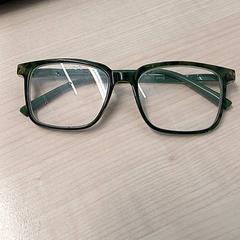 Lentes, segundo informou IKEA Brest Guipavas usando iLost