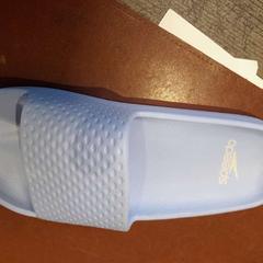 Sandàlia BLEUE, segons ha informat TCL mitjançant iLost