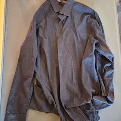 Camisas, segundo informou Room Mate Bruno usando iLost