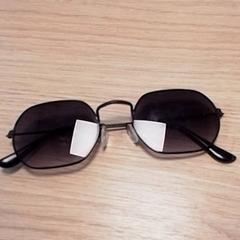 Solglasögon Zwart, rapporterat av Qbuzz Fryslân med iLost