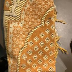 Skjerf Yellow, som rapportert av MEININGER Hotel Brussels City Center ved bruk av iLost