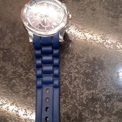 Relógio, como reportado por Rotterdam The Hague Airport utilizando o iLost