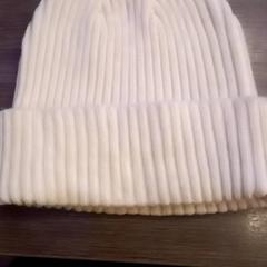 Čepice, jak nahlášeno Leonardo Royal Hotel Amsterdam pomocí iLost