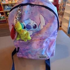حقائب حمل وحقائب اليد Stitch، كما تم الإبلاغ عنه بواسطة Familiepark Drievliet عبر iLost