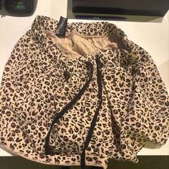 Rövidnadrág, amint azt Room Mate Bruno az iLost segítségével jelentette.