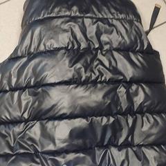 Kleding - bodywarmer zwart, amint azt Centraal magazijn az iLost segítségével jelentette.
