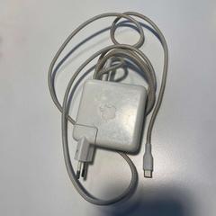 Adapter Apple wit snoer, rapporterat av Cursus en vergadercentrum Domstad med iLost