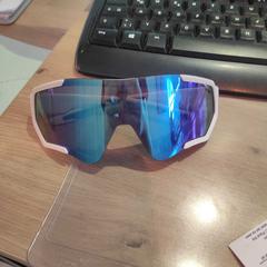 Sunglasses plastic, white, blue glass, as reported by MEININGER Hotel Köln West using iLost