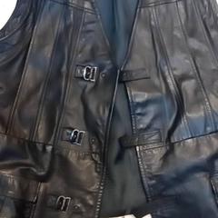 Veste, come riportato da Leonardo Royal Hotel Amsterdam utilizzando iLost