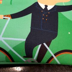 Necessaire, como reportado por Rotterdam The Hague Airport utilizando o iLost