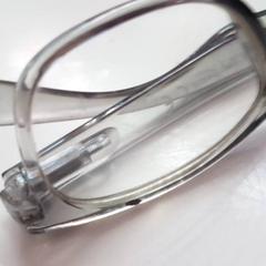 Glasögon på recept, rapporterat av Beeld & Geluid Hilversum med iLost