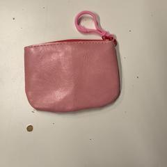 Bolsa, ha sido reportado por IKEA長久手 con iLost