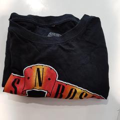 T shirt Zwart がiLostで Zwarte Cross (Gemeentehuis) によって報告されました