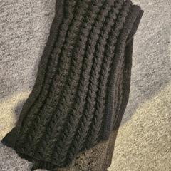 Scarf, zoals gemeld door Ramada by Wyndham Amsterdam Airport Schiphol met iLost