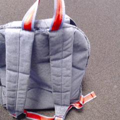 Hátizsák Blauw, amint azt Walibi Holland az iLost segítségével jelentette.