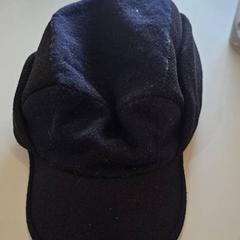 Pet & Hoed dark blue and black, zoals gemeld door MEININGER Hotel München City Center met iLost