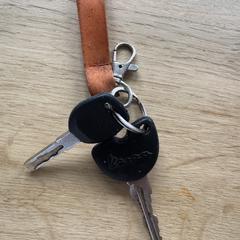 Vespa sleutel met oranje keycord, som rapporterats till iLost