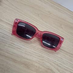 Lunettes de soleil de de, a été signalé par IKEA Liège utilisant iLost