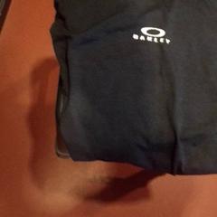 T shirt shirt, a été signalé par TivoliVredenburg utilisant iLost