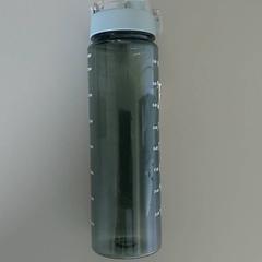 Schoolgerei - Drinkfles, a été signalé par Centraal magazijn utilisant iLost