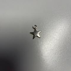 Zilveren hangertje ster, zoals gemeld door TheaterHangaar met iLost