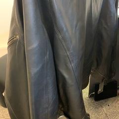 革のコート がiLostで Eindhoven Airport によって報告されました