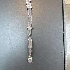Zilveren armband, jak bylo nahlášeno na iLost