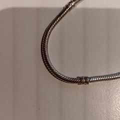 Karkötő, amint azt De Efteling az iLost segítségével jelentette.