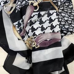 Kleding - Sjaal, amint azt Centraal magazijn az iLost segítségével jelentette.