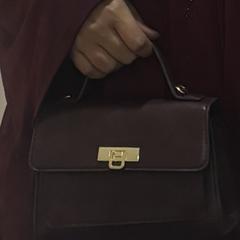 Bordeaux rode tas, gerapporteerd met iLost