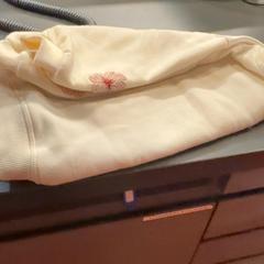 Maglione, come riportato da MEININGER Hotel Bordeaux Gare Saint-Jean utilizzando iLost