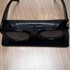 Óculos Zwart, como reportado por Connexxion Hoeksche Waard Goeree Overflakkee utilizando o iLost