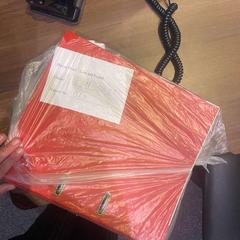 Brievenmap rood, zoals gemeld door Haven Hotel Rotterdam met iLost