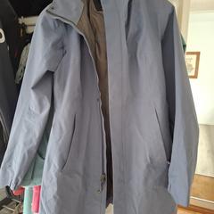Blauwe damesjas S merk Arc'teryx, iLost에 보고됨