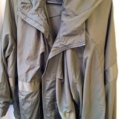 Regenjas groen, zoals gemeld door Qbuzz DMG met iLost