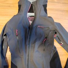 Chaqueta, ha sido reportado por Qbuzz DMG con iLost