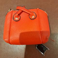 Porte-monnaie rouge, iLost를 사용하여 TCL에 보고됨