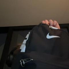 Poltsa Nike, gisa salatu by Regio Limburg - Leuven iLost erabiliz