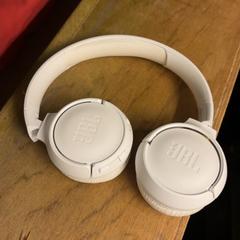 Hodetelefoner, som rapportert av KABUL à GoGo / Teatro ved bruk av iLost