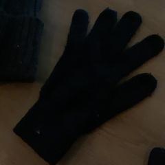 Luvas & Luva, segundo informou MEININGER Hotel Köln West usando iLost