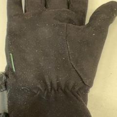 Guanti, come riportato da Het Amsterdamse Winterterras utilizzando iLost