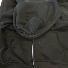 Kleding - Gilet zwart, ha sido reportado por Centraal magazijn con iLost