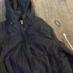 재킷 Zwart, iLost를 사용하여 De Heeren van Aemstel에 보고됨